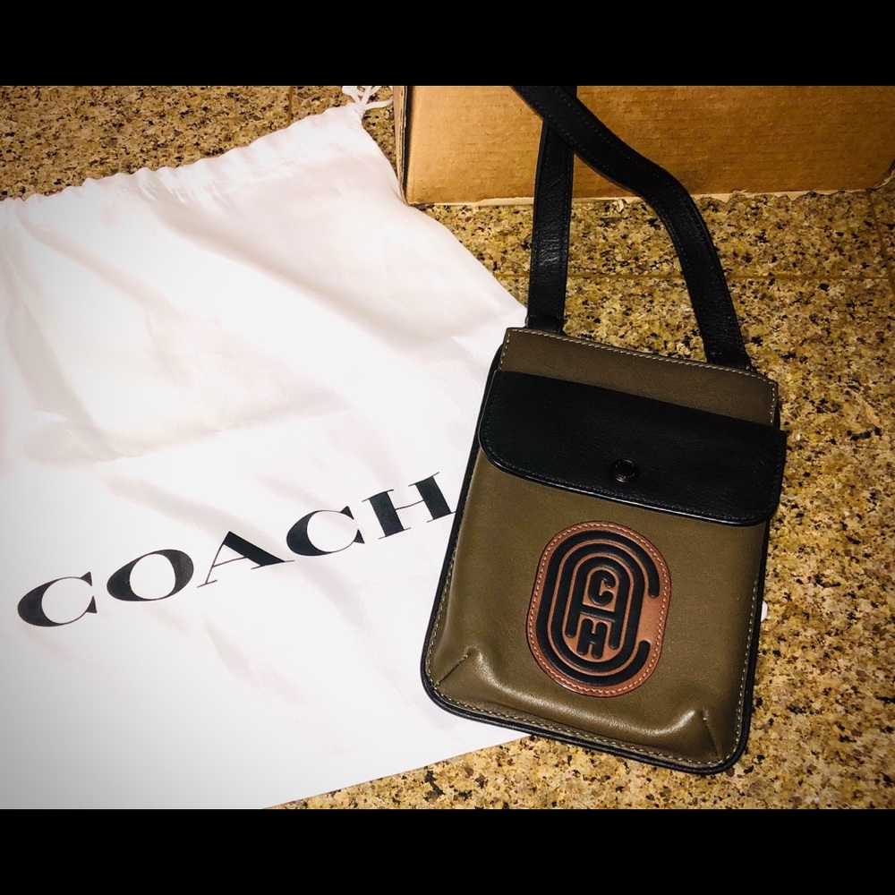 Authentic Coach Hybrid Pouch - Picture 2 of 7